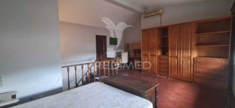 Moradia t3 com garagem e 4 pisos – angra do heroísmo