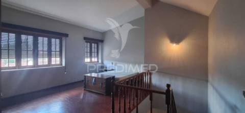 Moradia t3 com garagem e 4 pisos – angra do heroísmo