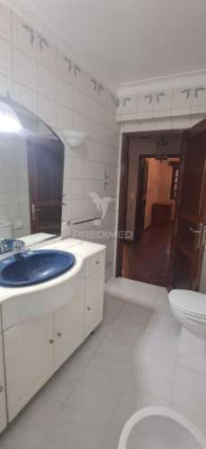 Moradia t3 com garagem e 4 pisos – angra do heroísmo