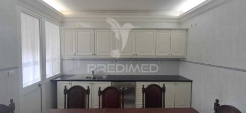 Moradia t3 com garagem e 4 pisos – angra do heroísmo