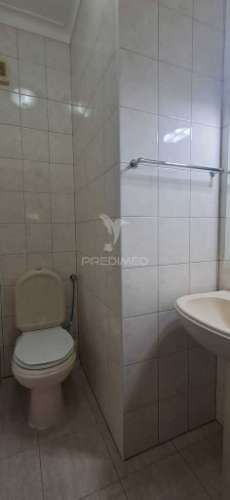 Moradia t3 com garagem e 4 pisos – angra do heroísmo