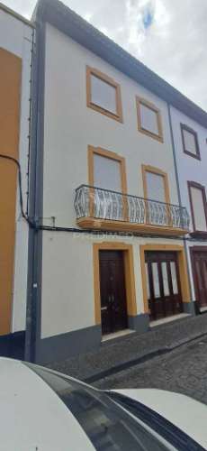 Moradia t3 com garagem e 4 pisos – angra do heroísmo