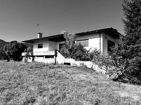 Moradia 440m2 | terreno 1200m2