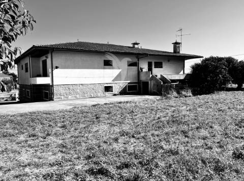 Moradia 440m2 | terreno 1200m2