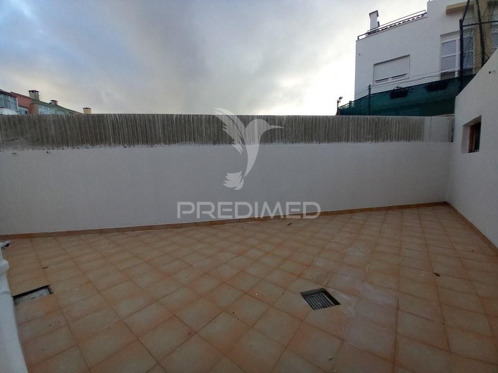 T2 com terraço privativo completamente remodelado