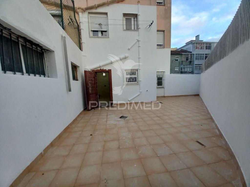 T2 com terraço privativo completamente remodelado
