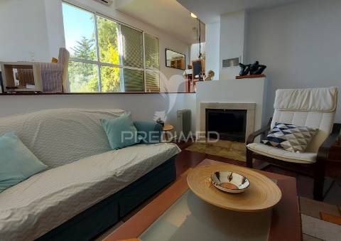 Moradia t4 com garagem,terreno e olival, moçarria, santarém.