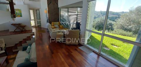 Moradia t4 com garagem,terreno e olival, moçarria, santarém.