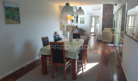 Moradia t4 com garagem,terreno e olival, moçarria, santarém.