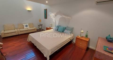 Moradia t4 com garagem,terreno e olival, moçarria, santarém.