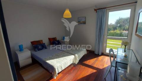 Moradia t4 com garagem,terreno e olival, moçarria, santarém.