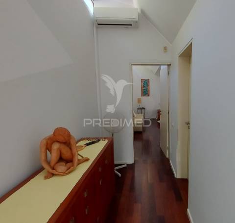 Moradia t4 com garagem,terreno e olival, moçarria, santarém.