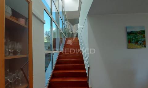 Moradia t4 com garagem,terreno e olival, moçarria, santarém.