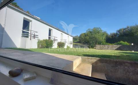 Moradia t4 com garagem,terreno e olival, moçarria, santarém.