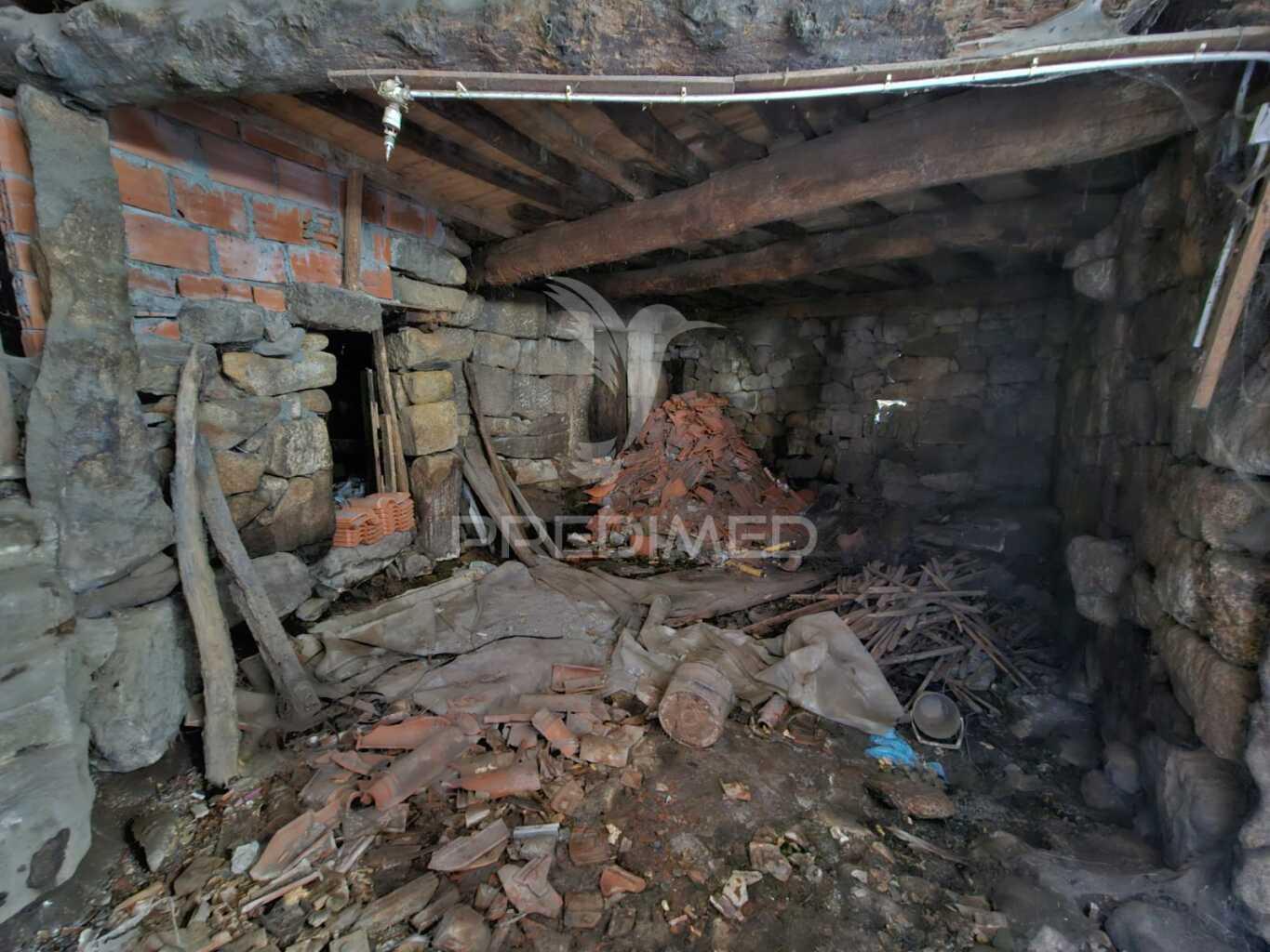 Moradia em ruínas