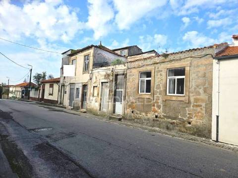 Moradias para recuperar em vilar de paraiso