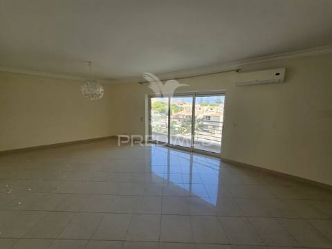 Apartamento t3 em vilamoura perto da praia