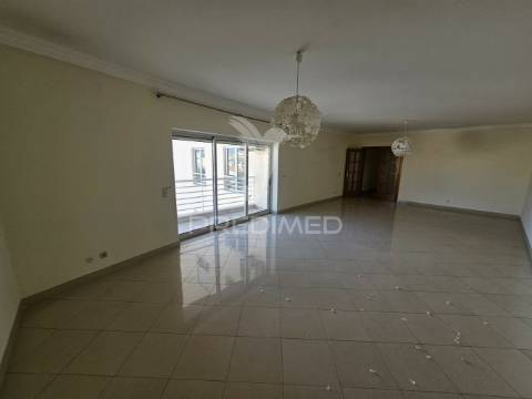 Apartamento t3 em vilamoura perto da praia