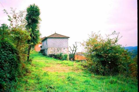 Moradia  em pedra para reconstruir