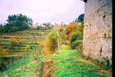 Moradia  em pedra para reconstruir
