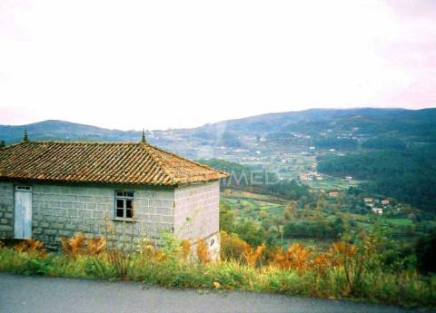 Moradia  em pedra para reconstruir