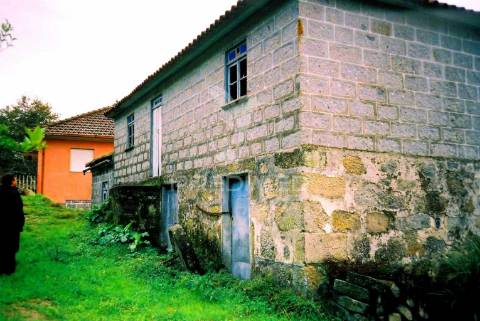 Moradia  em pedra para reconstruir