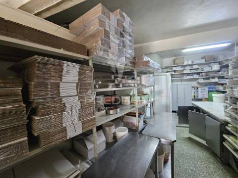 Trespasse de pastelaria- fabrico próprio