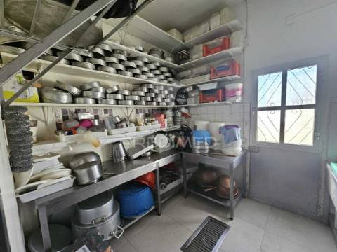 Trespasse de pastelaria- fabrico próprio