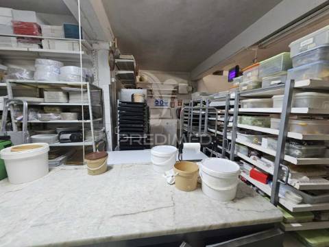 Trespasse de pastelaria- fabrico próprio