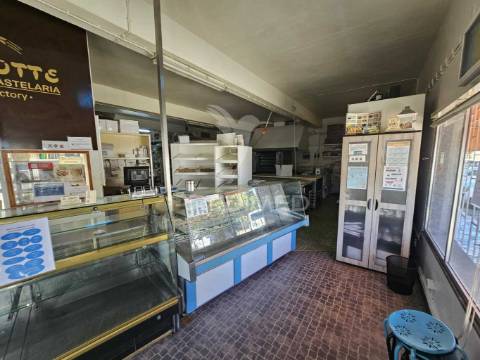 Trespasse de pastelaria- fabrico próprio