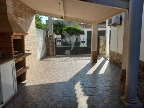 Oportunidade única! descubra esta incrível moradia t5,  no concelho de idanha-a-nova na vila da zebreira.