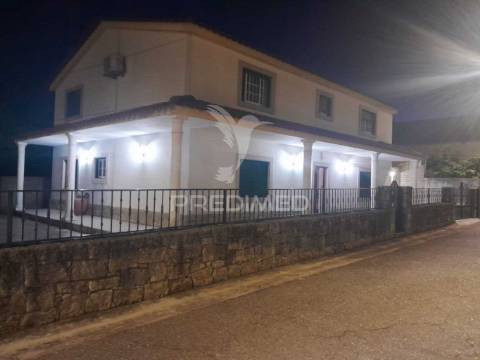 Oportunidade única! descubra esta incrível moradia t5,  no concelho de idanha-a-nova na vila da zebreira.