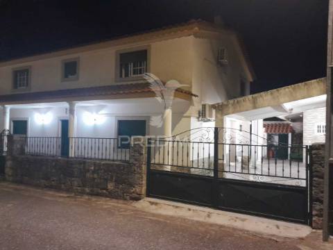 Oportunidade única! descubra esta incrível moradia t5,  no concelho de idanha-a-nova na vila da zebreira.