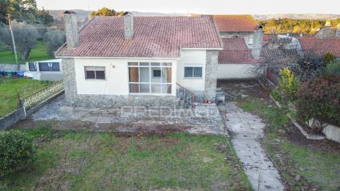 Moradia t3 com terreno de 660 m² na ratoeira – celorico da beira