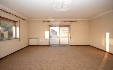 Moradia t3 com terreno de 660 m² na ratoeira – celorico da beira