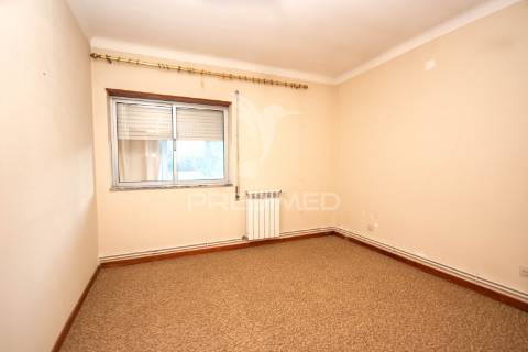 Moradia t3 com terreno de 660 m² na ratoeira – celorico da beira