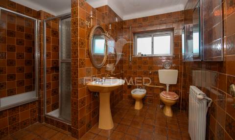 Moradia t3 com terreno de 660 m² na ratoeira – celorico da beira