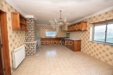 Moradia t3 com terreno de 660 m² na ratoeira – celorico da beira