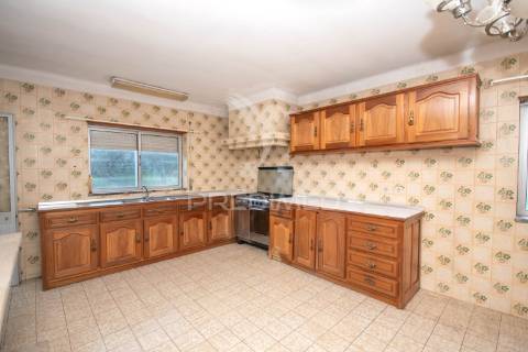 Moradia t3 com terreno de 660 m² na ratoeira – celorico da beira