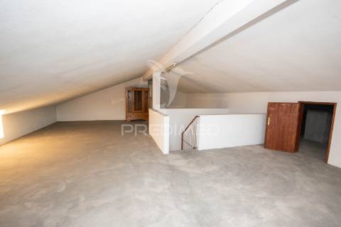 Moradia t3 com terreno de 660 m² na ratoeira – celorico da beira