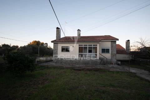 Moradia t3 com terreno de 660 m² na ratoeira – celorico da beira