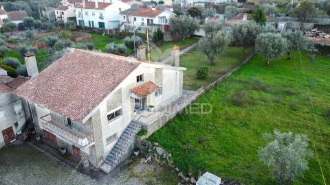 Moradia t3 com terreno de 660 m² na ratoeira – celorico da beira