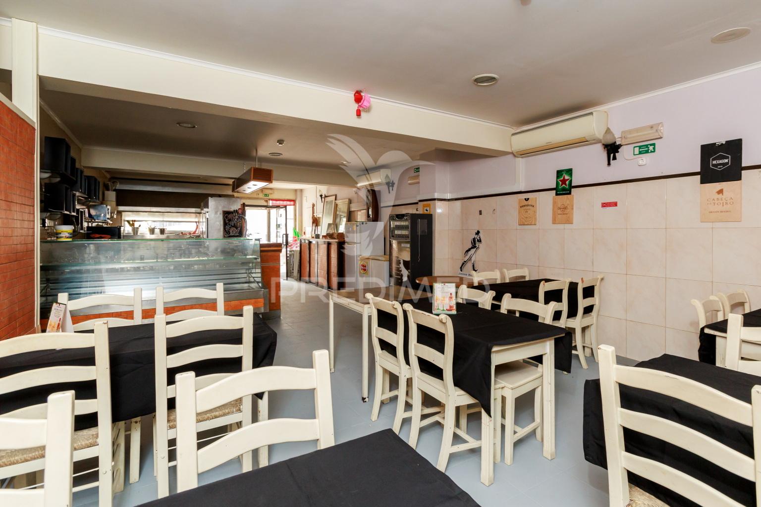 Restaurante trespasse -  totalmente equipado  10.000 € - quinta do rouxinol - corroios