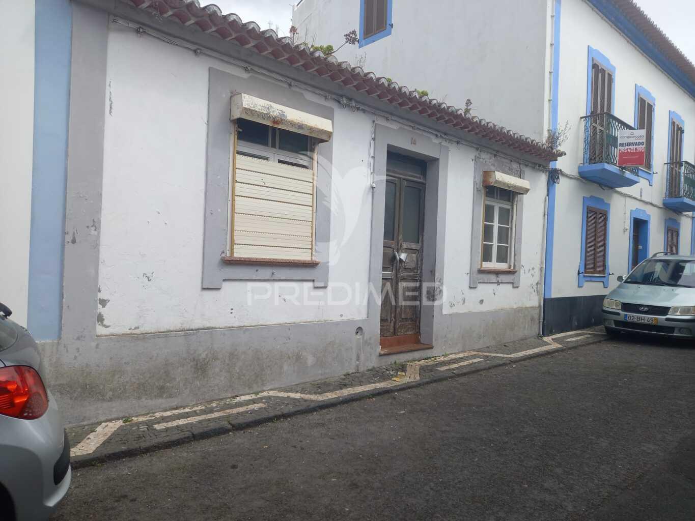 Moradia para reabilitação – excelente localização em angra do heroísmo