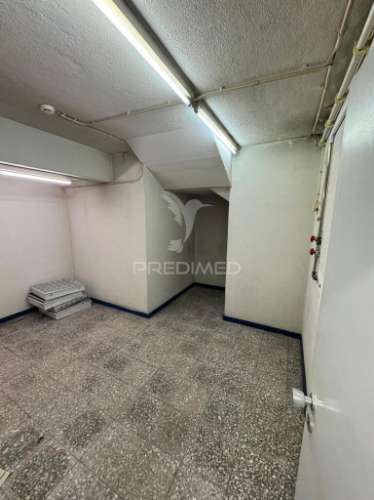 Arrenda-se loja na constituição