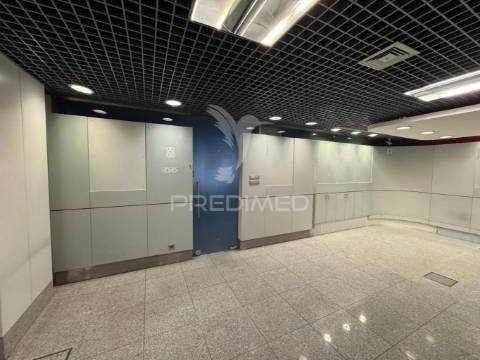 Arrenda-se loja na constituição