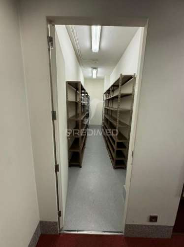 Arrenda-se loja na constituição