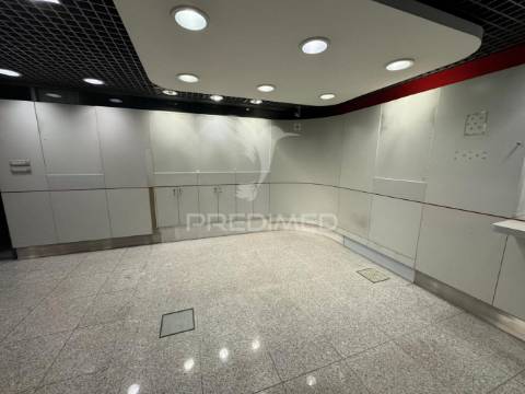 Arrenda-se loja na constituição