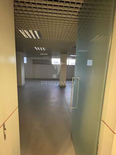 Arrenda-se loja na constituição