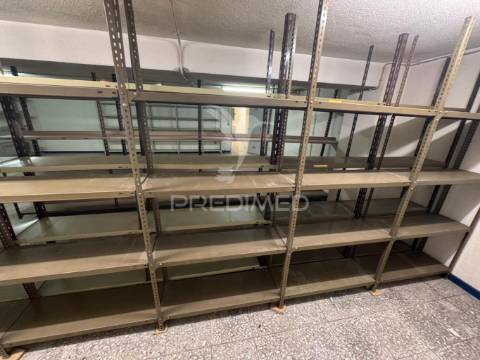 Arrenda-se loja na constituição